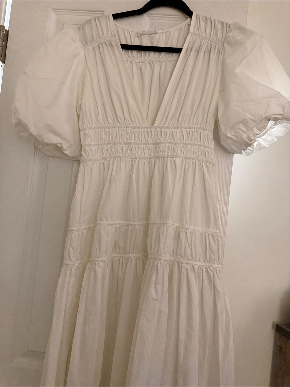 Showpo White Puff-Sleeve V-Neck Maxi Dress size 6 - Picture 6 of 8
